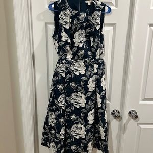 New York & Company (Eva Mendez)
Open Mid-Back dress with pockets